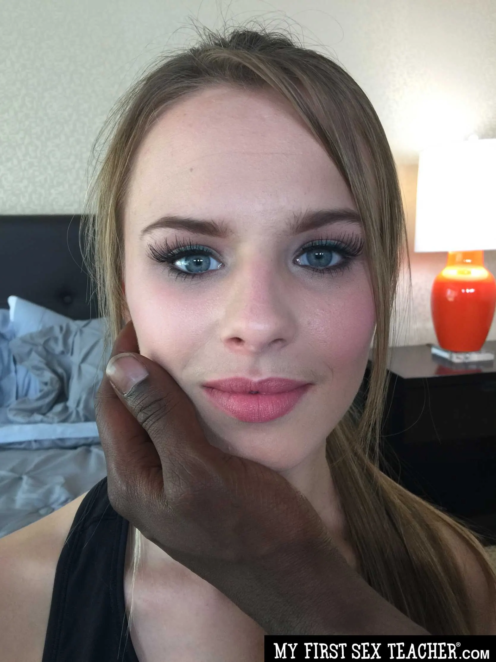 VR Naughty America 'Sexy professor Julia Ann shows her student Jillian Janson how to fuck a BIG dick' starring Jillian Janson (Photo 25)