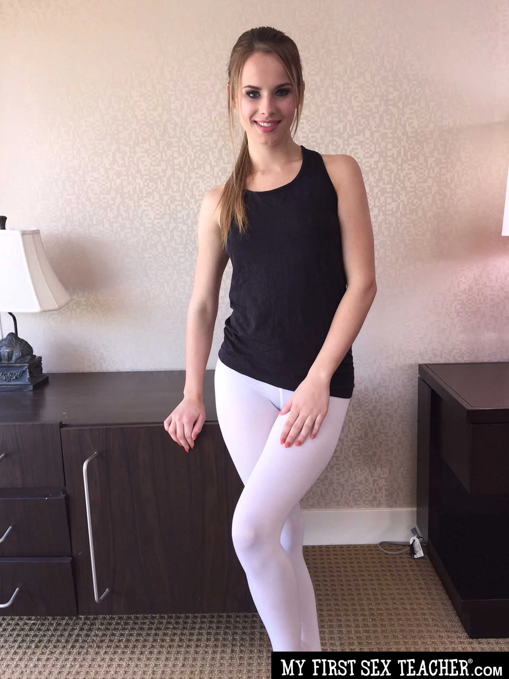 VR Naughty America 'Sexy professor Julia Ann shows her student Jillian Janson how to fuck a BIG dick' starring Jillian Janson (Photo 35)
