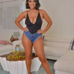 Sahara Leone in 'VR Naughty America' Fucks you while she waits for your sister (Thumbnail 1)