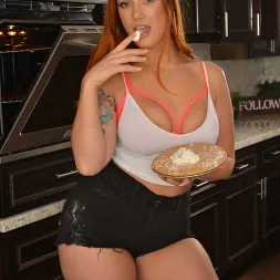 Siri Dahl in 'VR Naughty America' Your wife's friend Siri Dahl is cashing in on an agreement she made with your wife (Thumbnail 24)